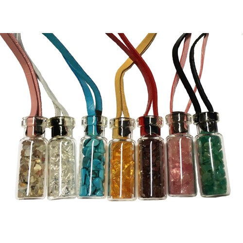 Lahvičky s  kamínky, na koženém řemínku