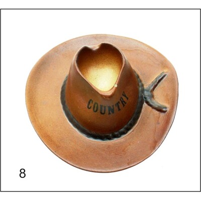 8. Popelník ve tvaru klobouku