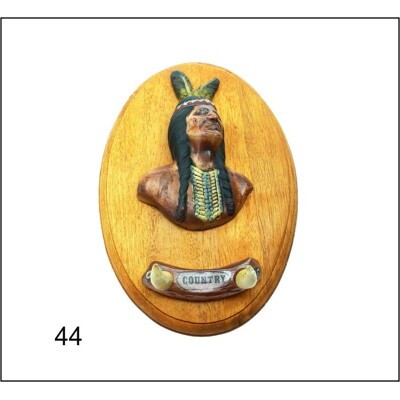 44. Dekorační věšák