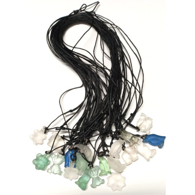 Přívěsek imitace křišťálu, na šňůrce