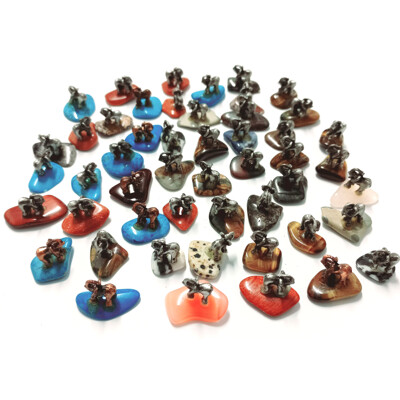 Slon kovový S na kameni