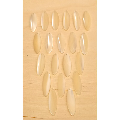 Polotovar perleť č.9 oválek 3x1cm