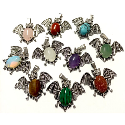 Přívěsek netopýr s minerálem