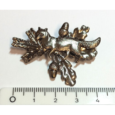 54. Liška celá, žalud, úlomek